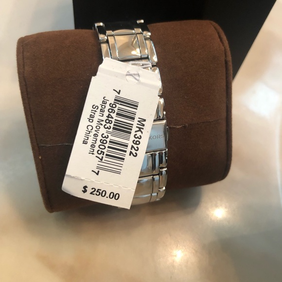 Michael Kors Silver Watch NWT - Picture 5 of 5